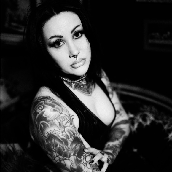 Meet your Posher, Posh - Picture 2 of 3